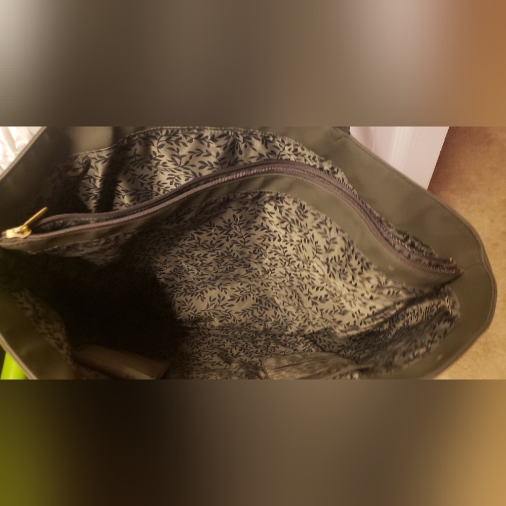 Olive Large Tote - Picture 2 of 4